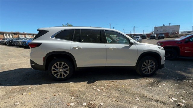 Buick Enclave Vehicle Full-screen Gallery Image 09