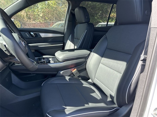 Buick Enclave Vehicle Full-screen Gallery Image 11