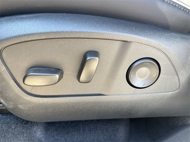 Buick Enclave Vehicle Full-screen Gallery Image 12