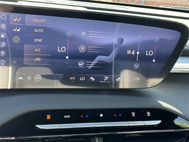 Buick Enclave Vehicle Full-screen Gallery Image 19