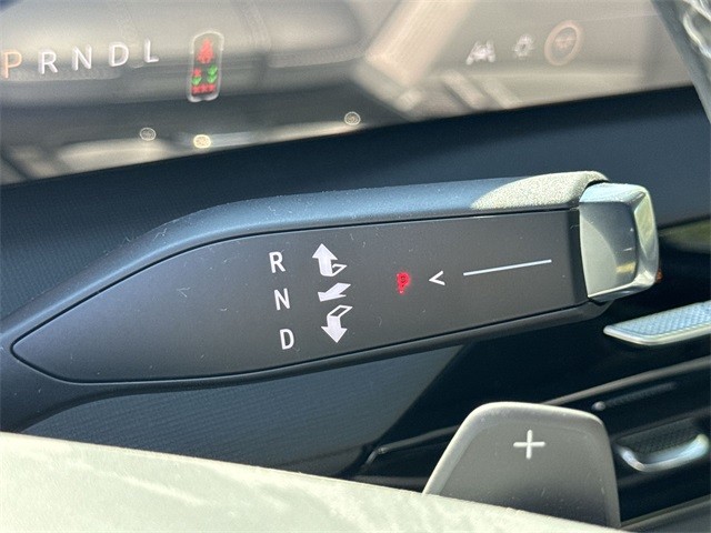 Buick Enclave Vehicle Full-screen Gallery Image 20