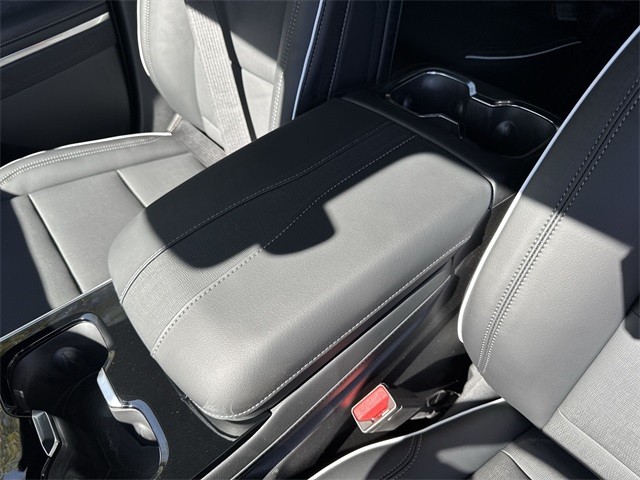 Buick Enclave Vehicle Full-screen Gallery Image 21