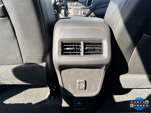 Chevrolet Equinox Vehicle Full-screen Gallery Image 24