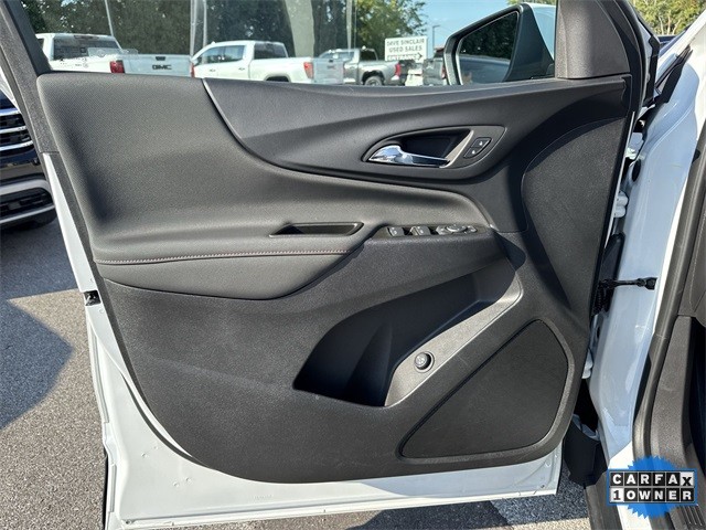 Chevrolet Equinox Vehicle Full-screen Gallery Image 25