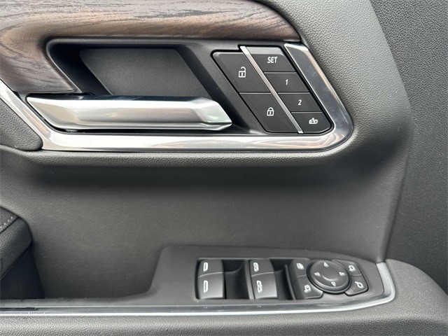 GMC Sierra 1500 Vehicle Full-screen Gallery Image 13