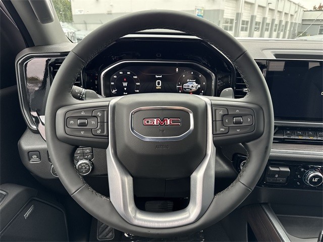 GMC Sierra 1500 Vehicle Full-screen Gallery Image 14