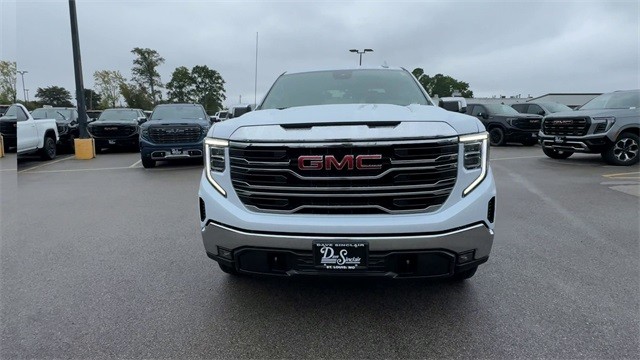 GMC Sierra 1500 Vehicle Full-screen Gallery Image 03