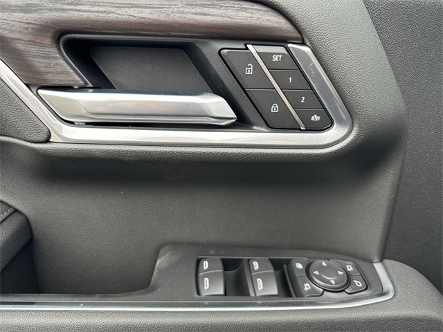 GMC Sierra 1500 Vehicle Full-screen Gallery Image 13