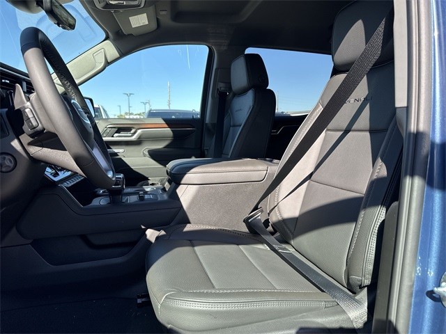 GMC Sierra 1500 Vehicle Full-screen Gallery Image 11