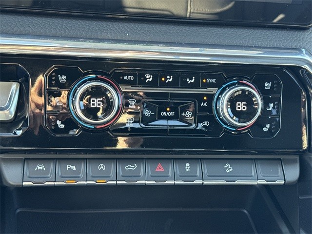 GMC Sierra 1500 Vehicle Full-screen Gallery Image 19