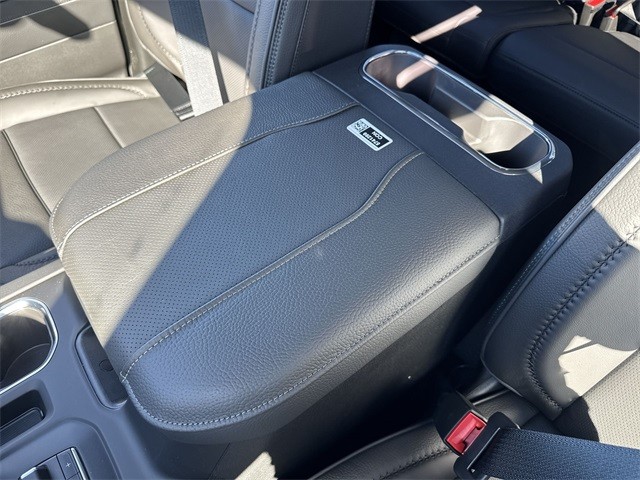 GMC Sierra 1500 Vehicle Full-screen Gallery Image 21