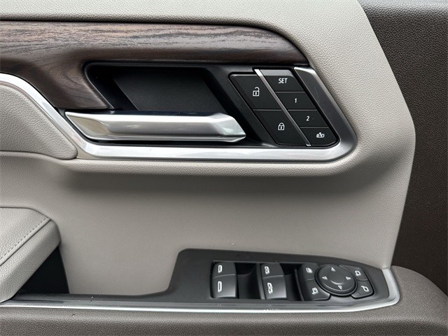 GMC Sierra 1500 Vehicle Full-screen Gallery Image 13