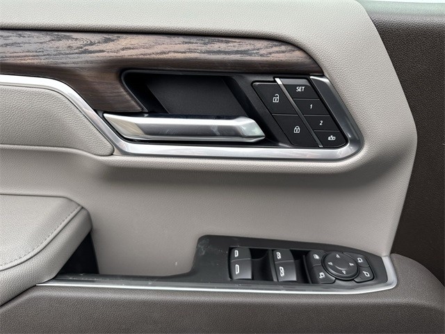 GMC Sierra 1500 Vehicle Full-screen Gallery Image 13