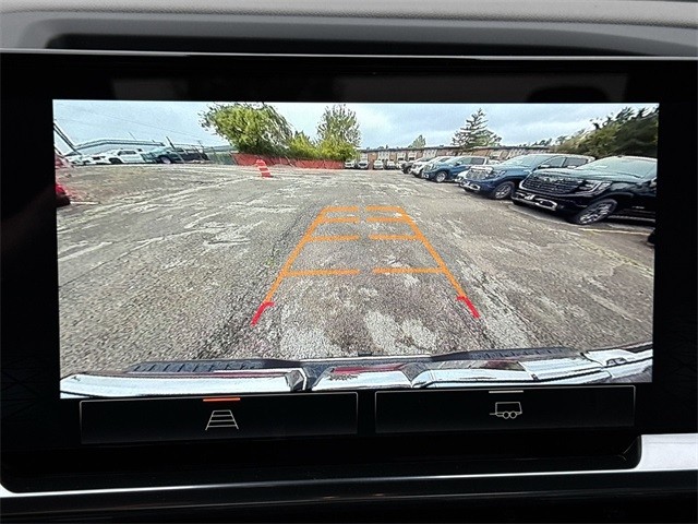 GMC Sierra 1500 Vehicle Full-screen Gallery Image 17