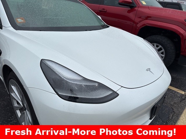 Tesla Model 3 Vehicle Full-screen Gallery Image 05