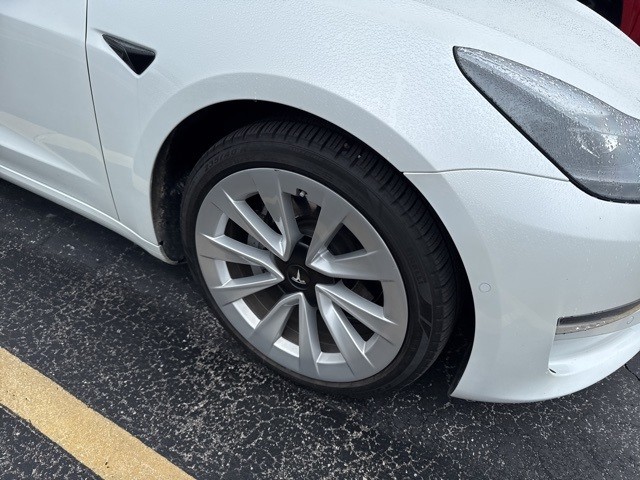 Tesla Model 3 Vehicle Full-screen Gallery Image 06