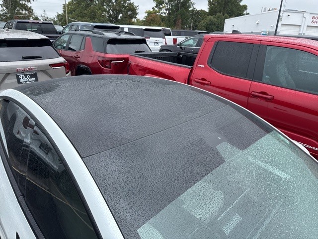 Tesla Model 3 Vehicle Full-screen Gallery Image 09