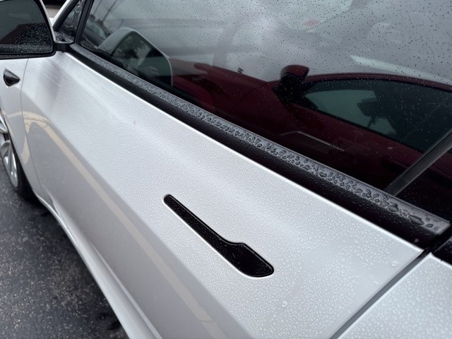 Tesla Model 3 Vehicle Full-screen Gallery Image 15