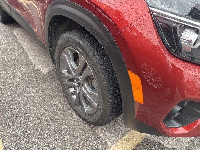 Kia Seltos Vehicle Full-screen Gallery Image 06