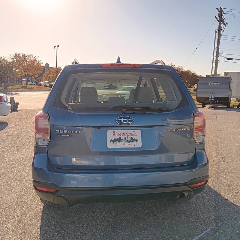 Subaru Forester Vehicle Full-screen Gallery Image 04