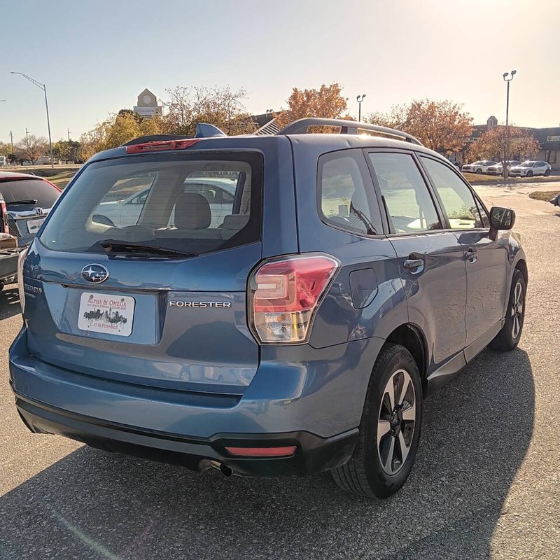 Subaru Forester Vehicle Full-screen Gallery Image 06