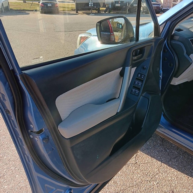 Subaru Forester Vehicle Full-screen Gallery Image 07