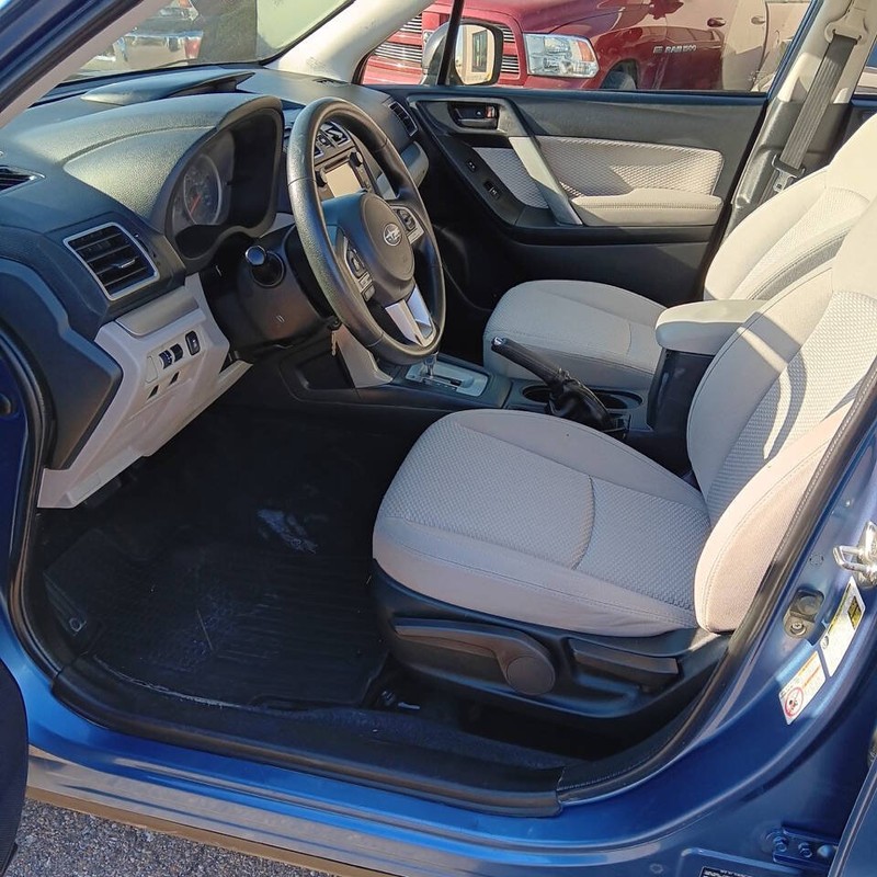 Subaru Forester Vehicle Full-screen Gallery Image 09