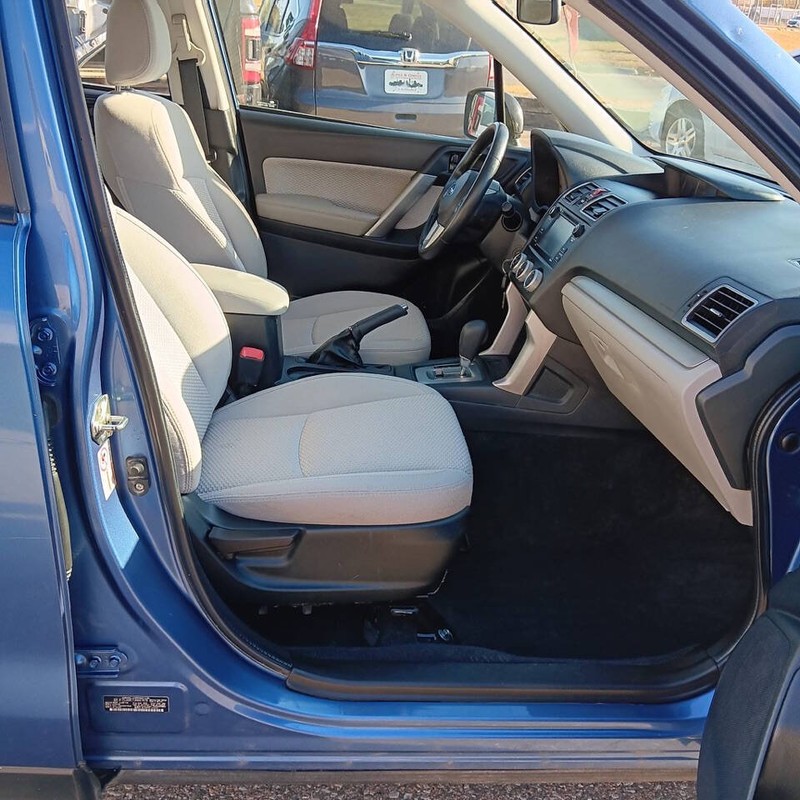 Subaru Forester Vehicle Full-screen Gallery Image 10