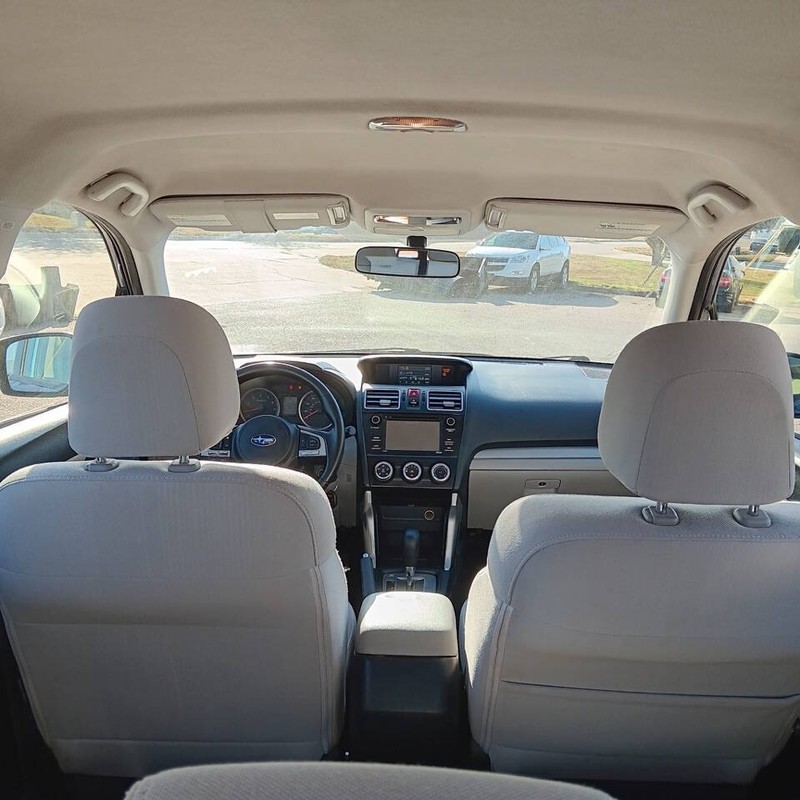 Subaru Forester Vehicle Full-screen Gallery Image 12