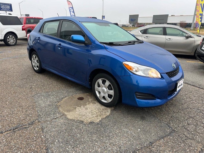 Toyota Matrix Vehicle Full-screen Gallery Image 03