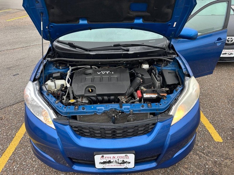 Toyota Matrix Vehicle Full-screen Gallery Image 09