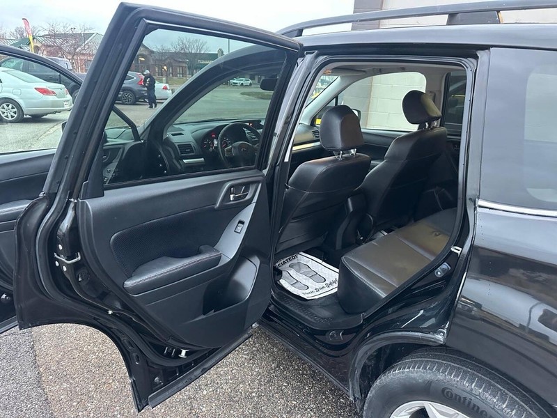 Subaru Forester Vehicle Full-screen Gallery Image 13