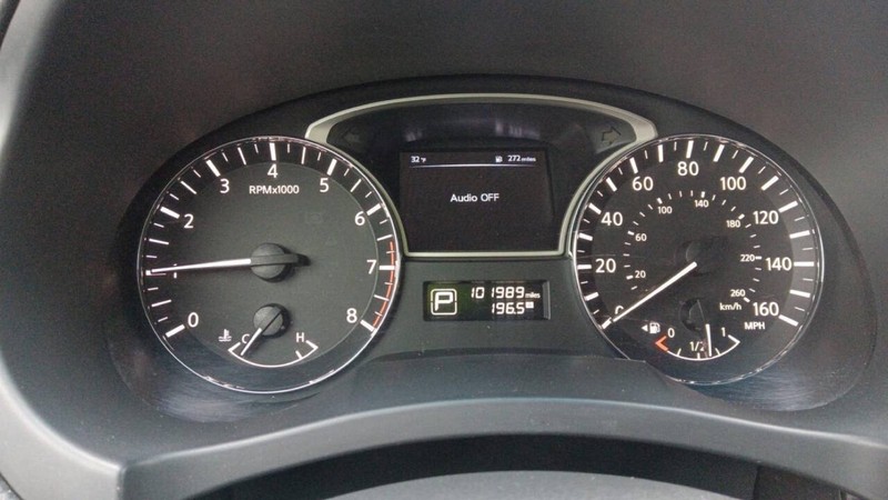 Nissan Altima Vehicle Full-screen Gallery Image 13