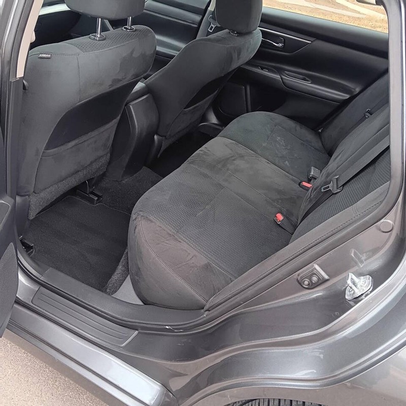 Nissan Altima Vehicle Full-screen Gallery Image 15