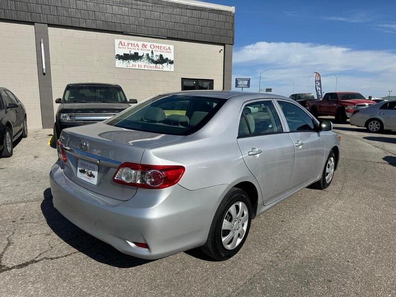 Toyota Corolla Vehicle Full-screen Gallery Image 07