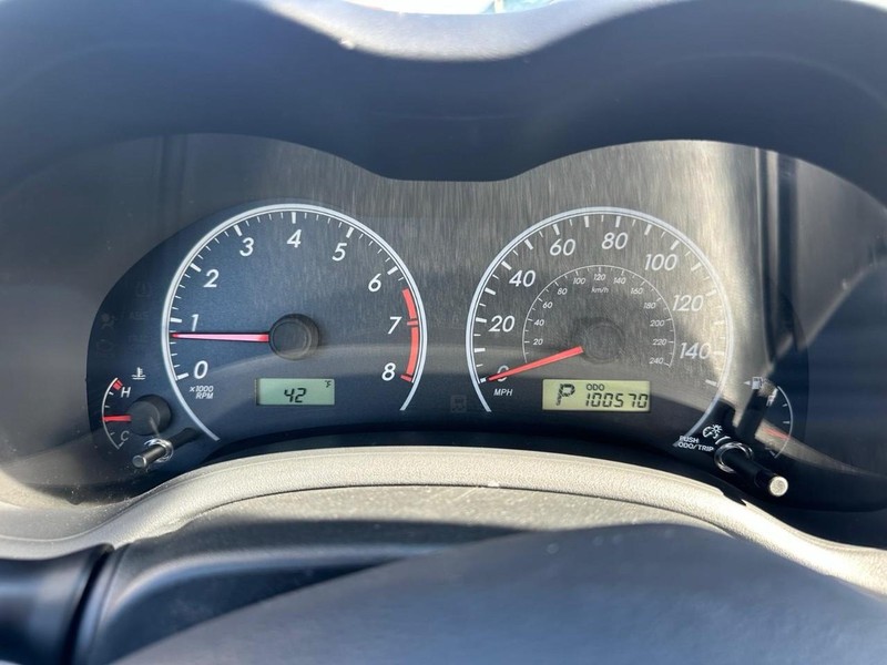 Toyota Corolla Vehicle Full-screen Gallery Image 14