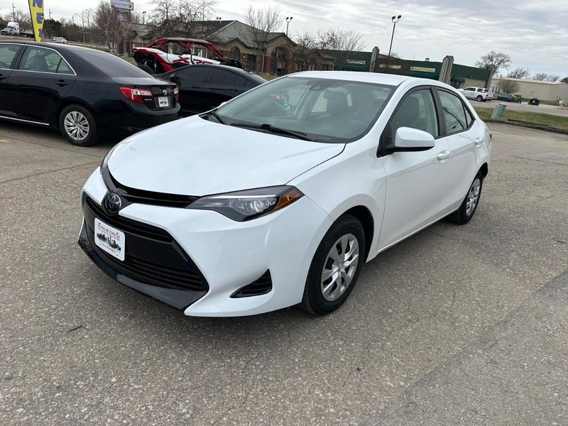 Toyota Corolla Vehicle Full-screen Gallery Image 04