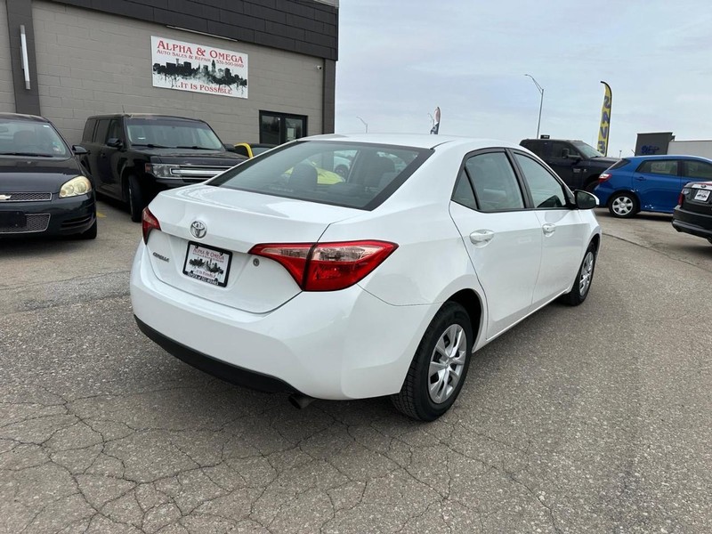 Toyota Corolla Vehicle Full-screen Gallery Image 05
