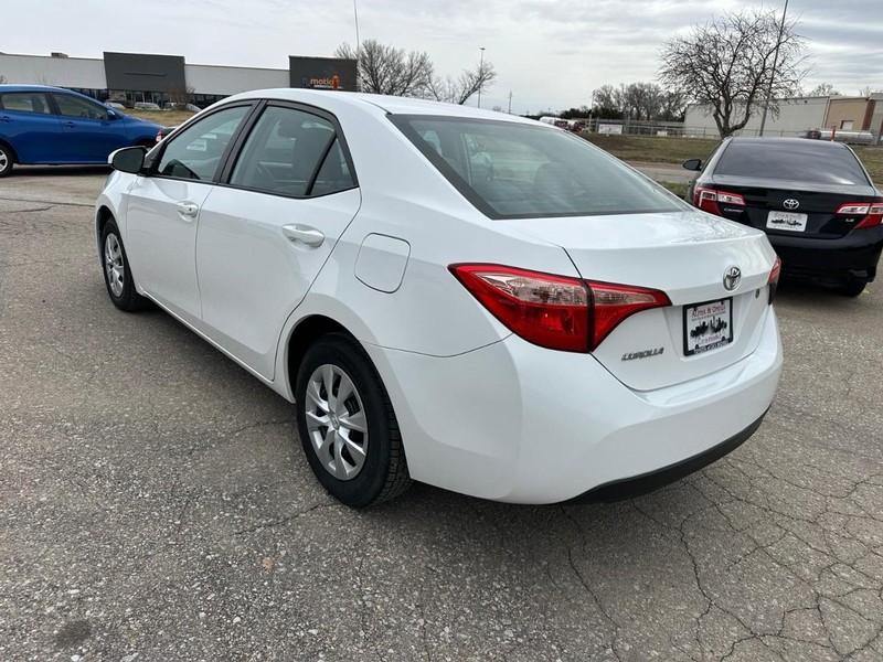 Toyota Corolla Vehicle Full-screen Gallery Image 07