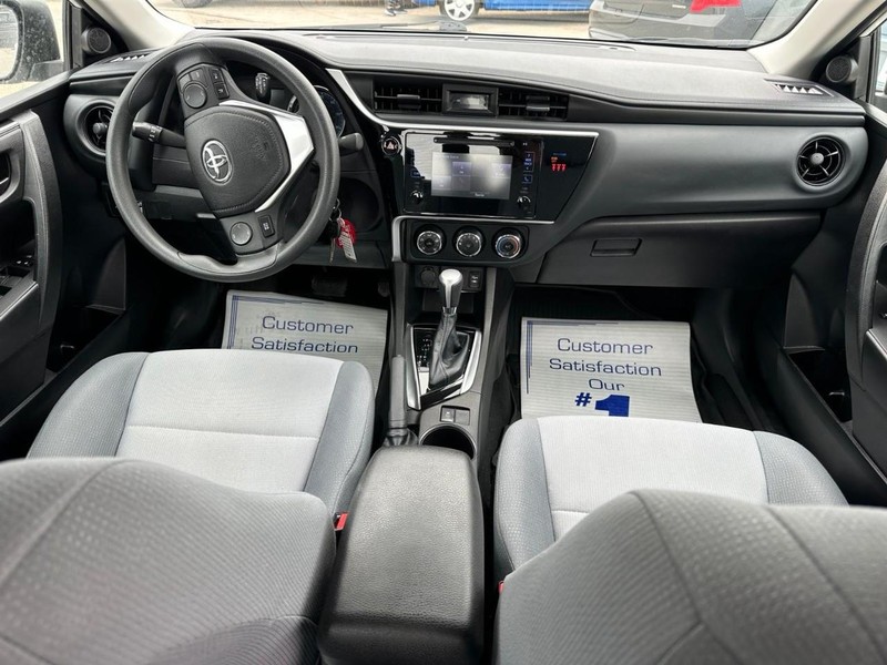 Toyota Corolla Vehicle Full-screen Gallery Image 15
