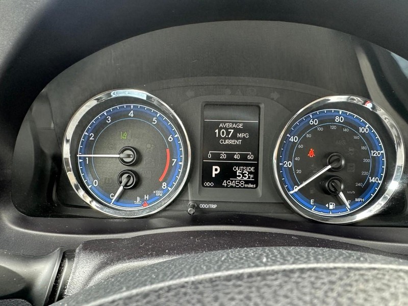Toyota Corolla Vehicle Full-screen Gallery Image 16