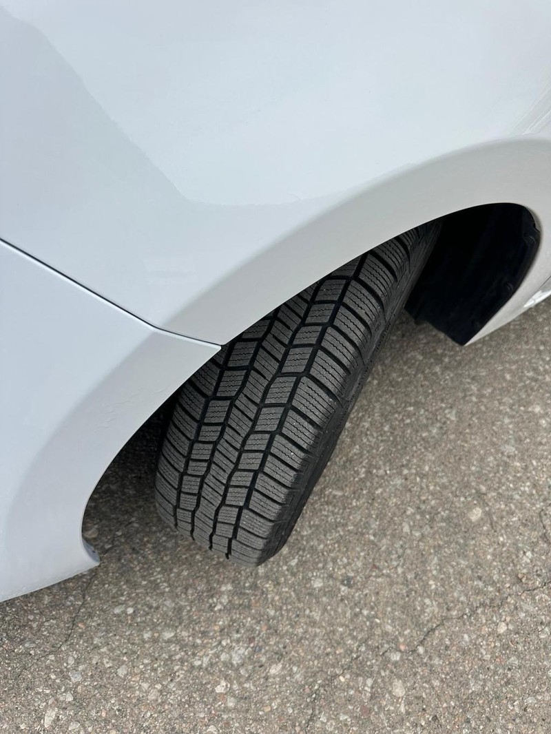 Toyota Corolla Vehicle Full-screen Gallery Image 17