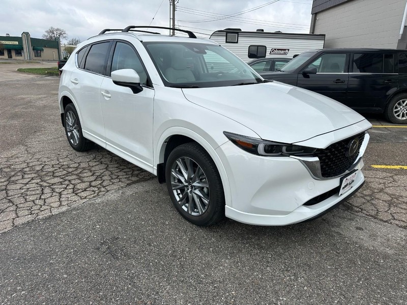Mazda CX-5 Vehicle Full-screen Gallery Image 02