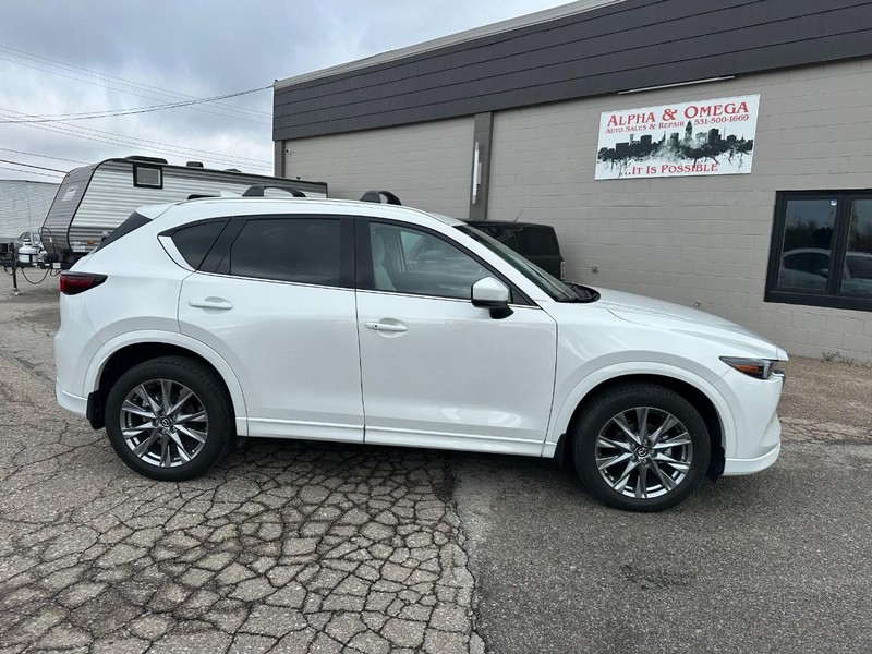 Mazda CX-5 Vehicle Full-screen Gallery Image 05