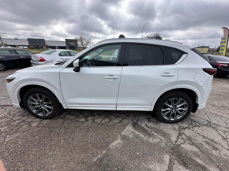 Mazda CX-5 Vehicle Full-screen Gallery Image 06