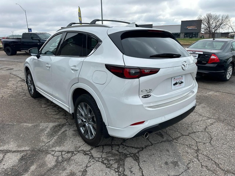 Mazda CX-5 Vehicle Full-screen Gallery Image 07