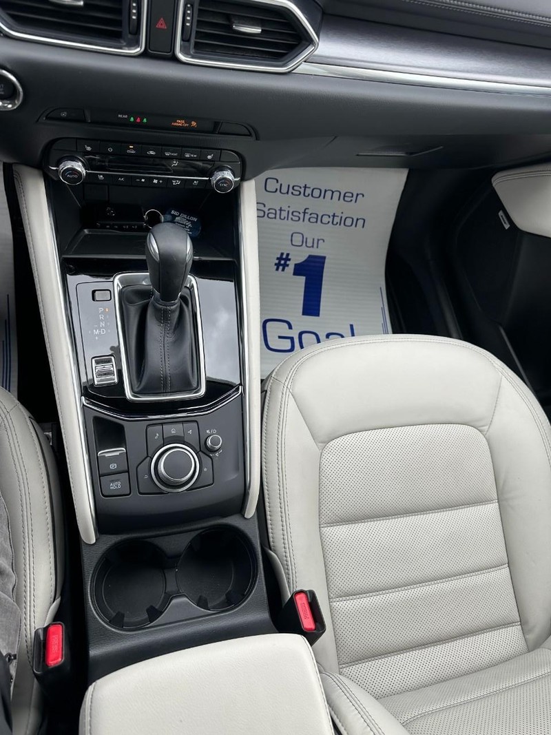 Mazda CX-5 Vehicle Full-screen Gallery Image 11