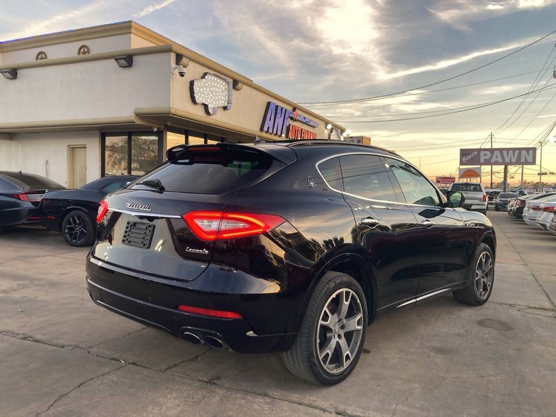 2017 Maserati Levante Base photo 5