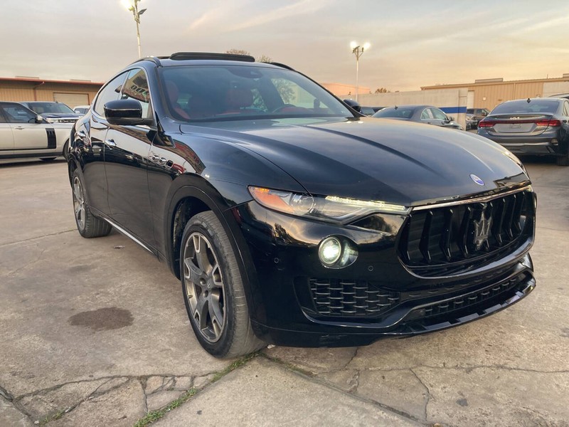 2017 Maserati Levante Base photo 6