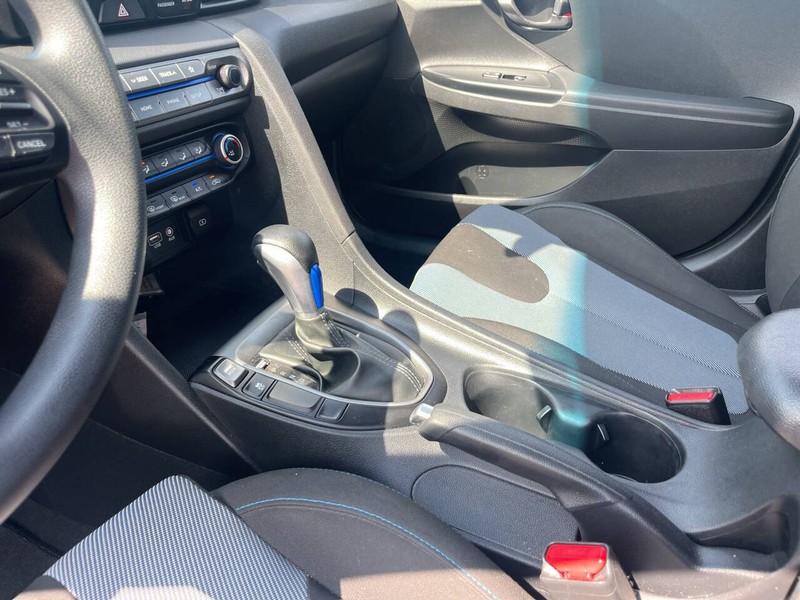 Hyundai Veloster Vehicle Image 10